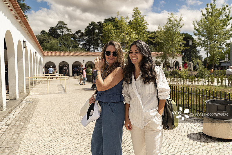法蒂玛市的美丽女性图片素材