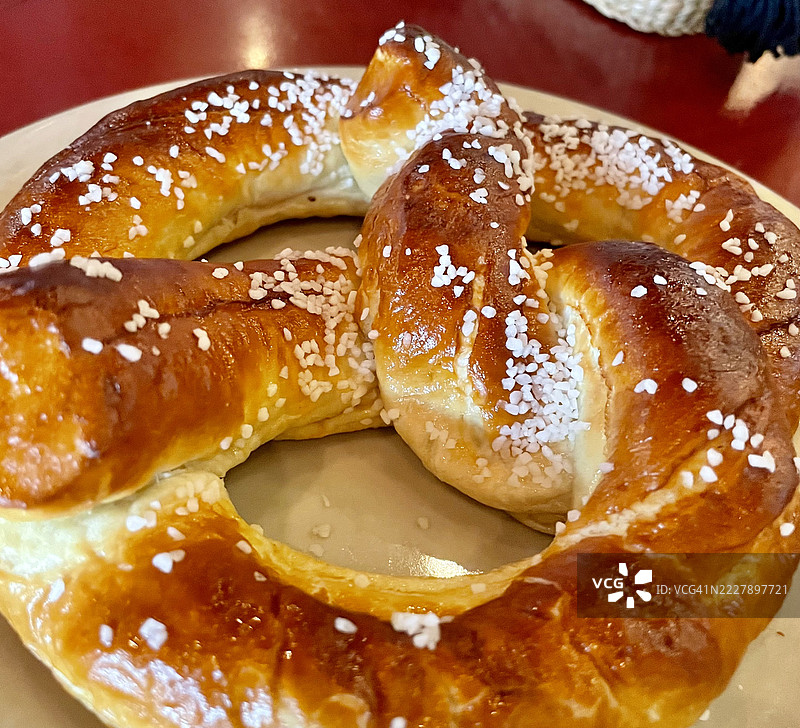 盘子里的面包特写，德克萨斯州弗雷德里克斯堡，美国图片素材