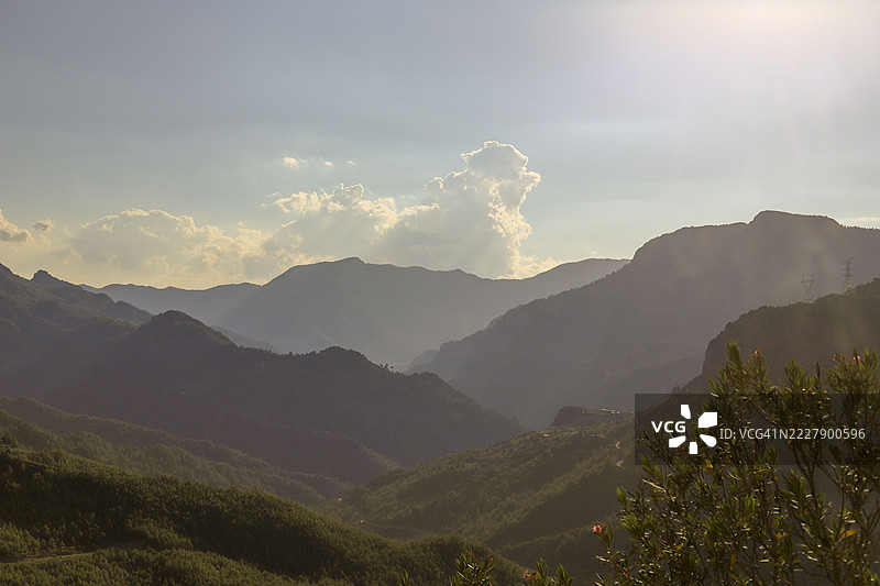 土耳其阿达纳科赞的山脉与天空的美丽景色图片素材