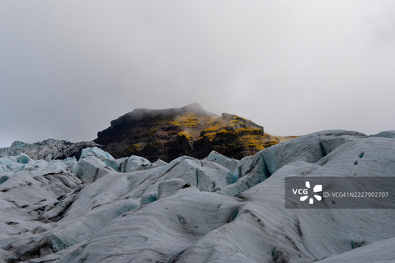 冰岛南部，雪山与天空的美丽景色图片素材