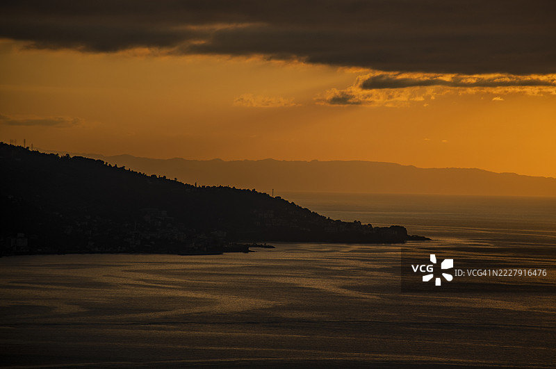 土耳其吉雷松日落时分的海景图片素材