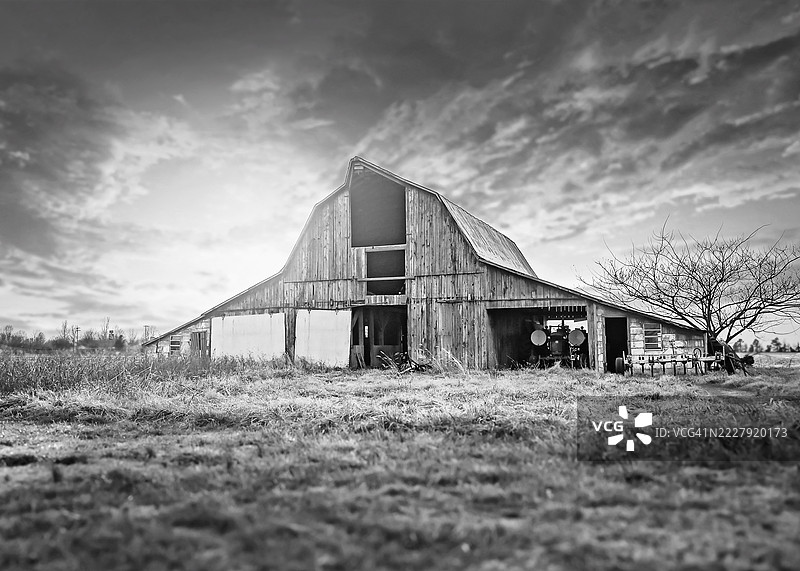 老建筑与天空的景观，波塔吉维尔，密苏里州，美国图片素材