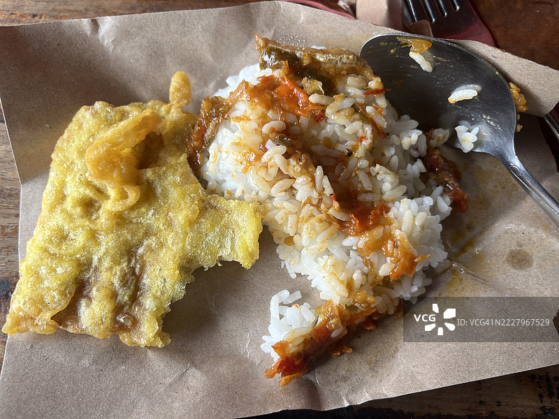 天妇罗豆腐和鱼露沙爹饭 - 传统印尼美食图片素材