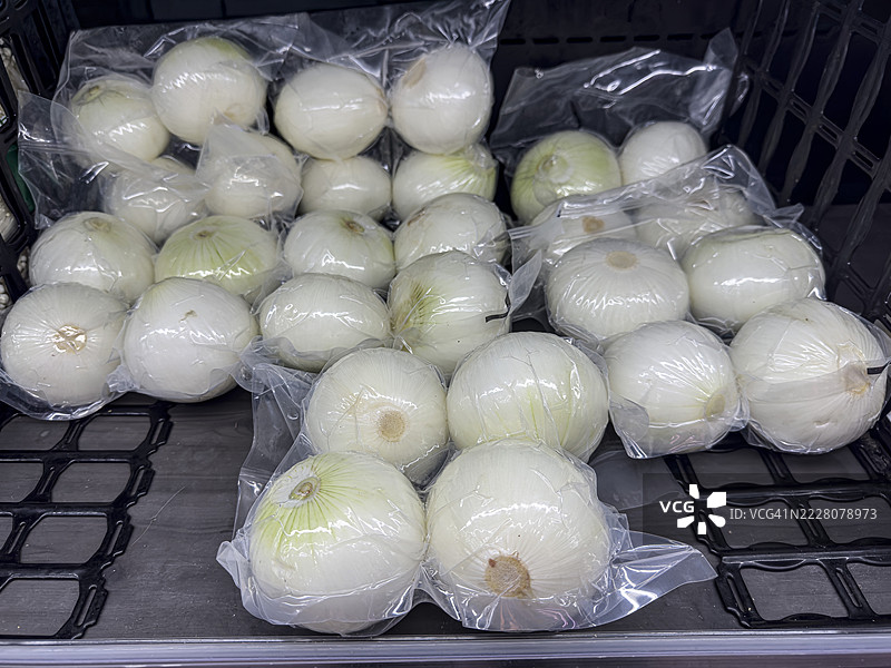 来自中国的真空包装去皮洋葱图片素材