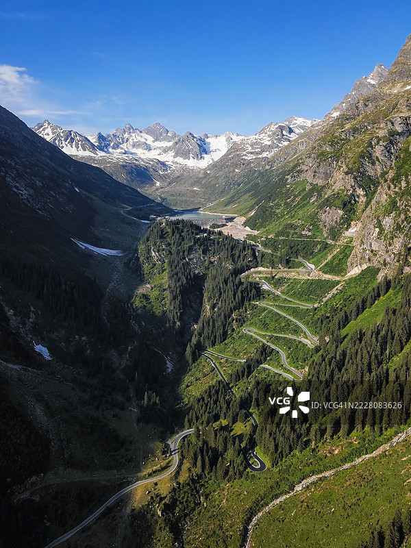 奥地利福拉尔贝格州的西尔弗雷塔-比勒霍赫高山公路的鸟瞰图。图片素材