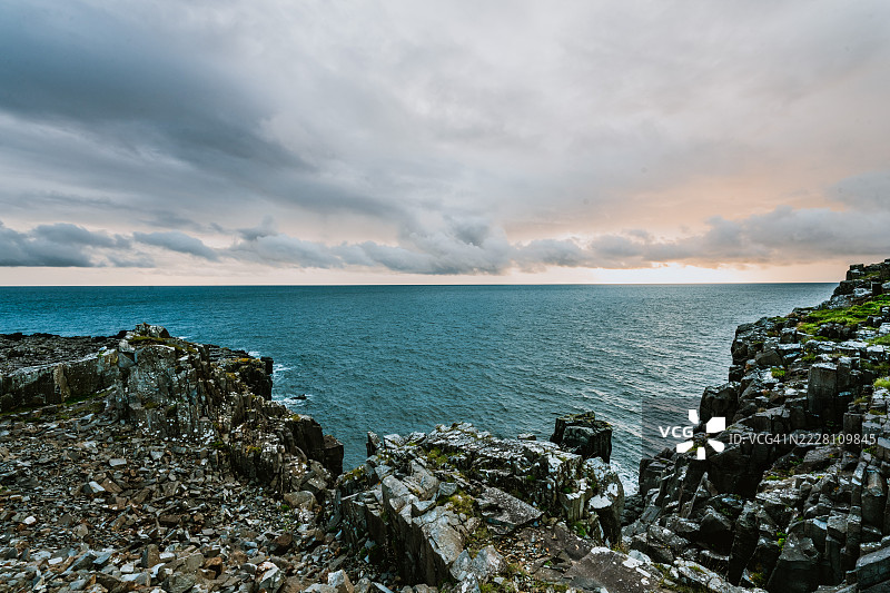 尼斯特角灯塔附近的海边悬崖图片素材