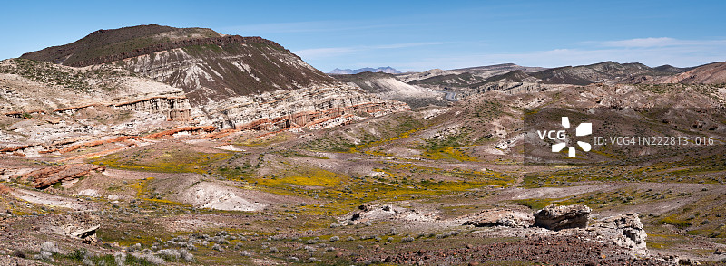 莫哈维沙漠中的多彩山丘图片素材