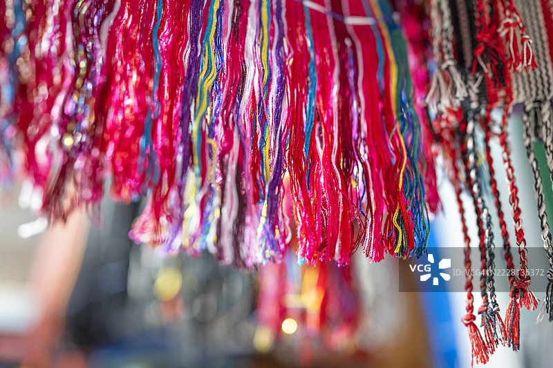 色彩斑斓的挂织物图片素材