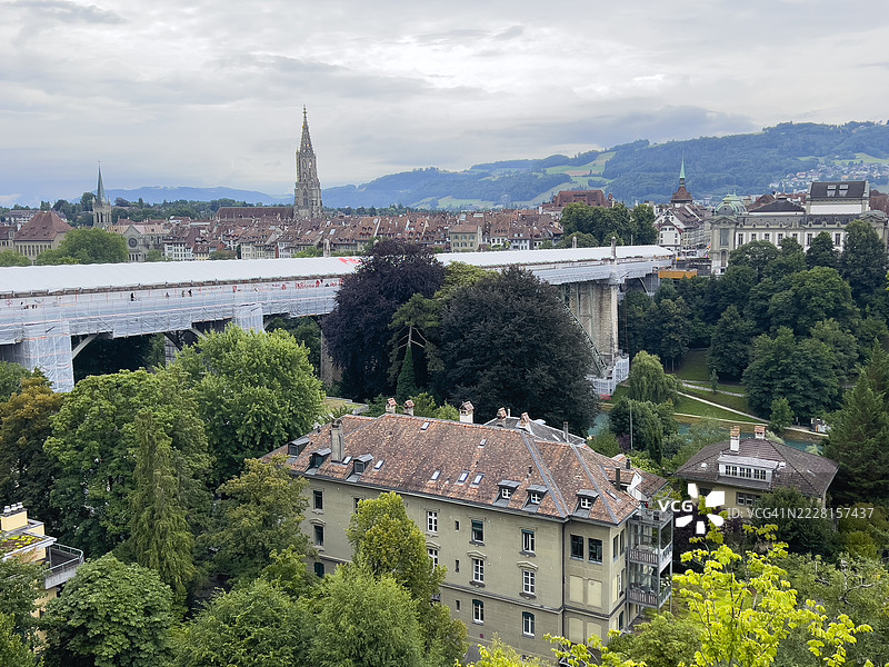 伯尔尼的Kornhaus桥和城市景观图片素材