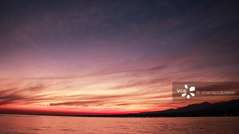 巴厘岛东部高地的日出黄昏天空图片素材