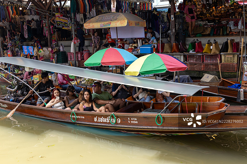 泰国拉差布里省达蒙恩沙杜克运河上的达蒙恩沙杜克水上市场图片素材