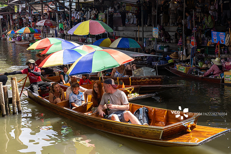 泰国拉差布里省达姆农沙杜克运河上的达姆农沙杜克水上市场图片素材