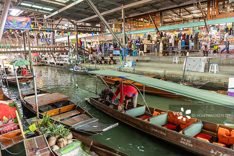 泰国拉差布里省的达姆农沙杜克运河上的达姆农沙杜克水上市场图片素材
