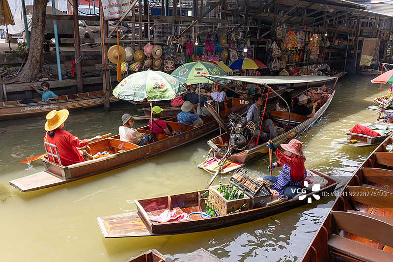 泰国拉差布里省的达姆农沙杜克运河上的达姆农沙杜克水上市场图片素材