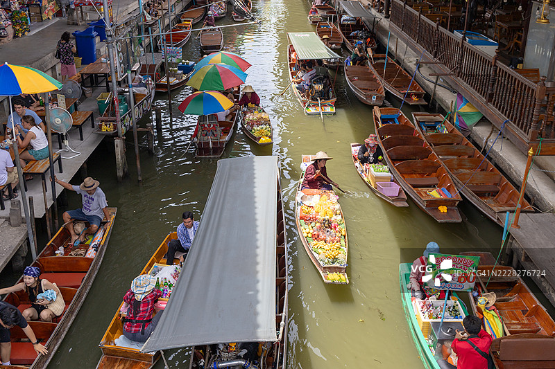 泰国拉差布里省达蒙恩沙杜克运河上的达蒙恩沙杜克水上市场图片素材
