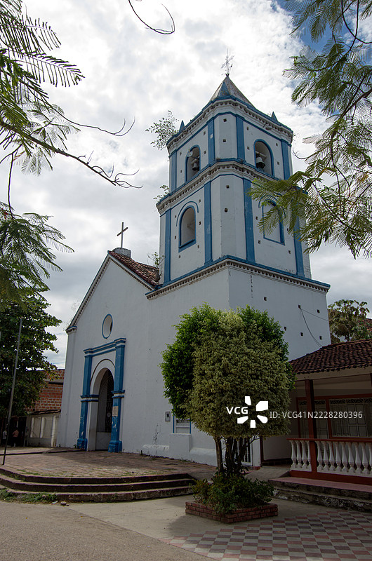 永恒帮助圣殿/我们的帮助圣母教区，维拉维耶哈，乌伊拉，哥伦比亚图片素材