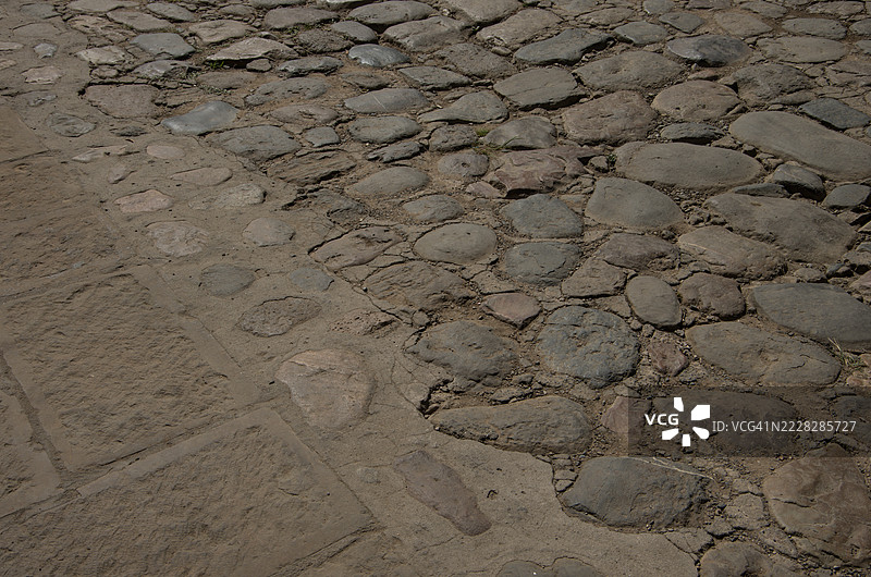 石板人行道和鹅卵石街道图片素材