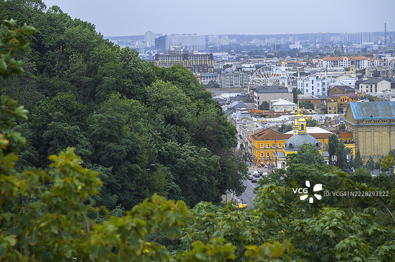 基辅市景，包含历史悠久的波迪尔地区，绿意盎然。图片素材