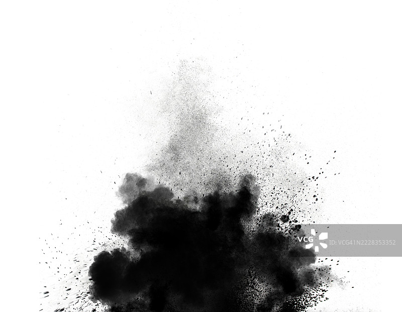 在白色背景上，黑色尘埃颗粒和烟雾向上扩散的巨大爆炸。图片素材