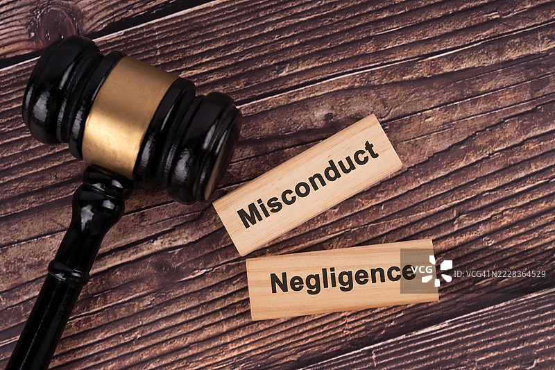 法槌不当行为与疏忽概念图片素材