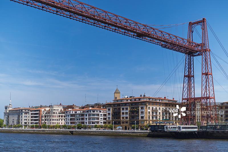 维斯卡亚桥下的乘客和车辆登船平台图片素材