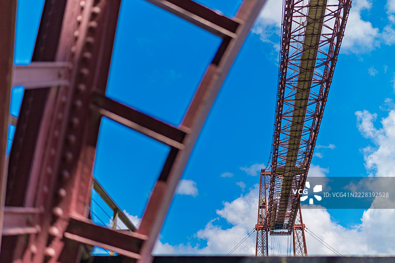 联合国教科文组织遗产运输桥的红色铁桁架图片素材