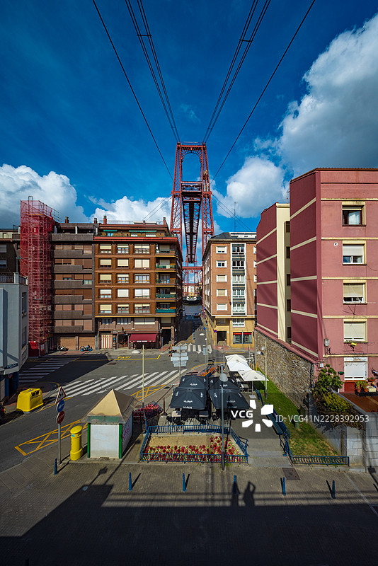 葡尔图莱特城市广场上方的升降桥图片素材