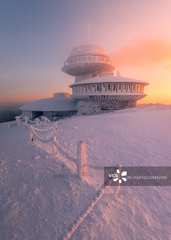 波兰喀尔科诺舍的斯涅日卡山和日出天文台图片素材
