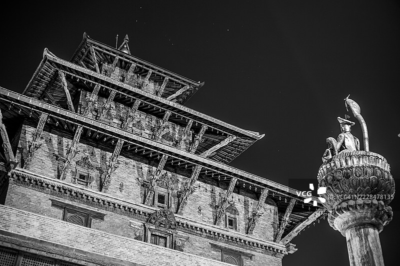 尼泊尔加德满都帕坦杜巴广场附近的新ar建筑。图片素材