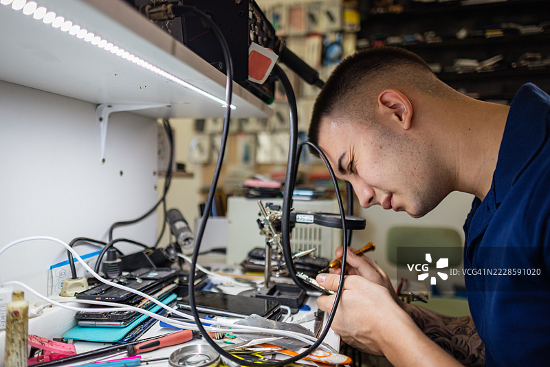 精密电子工作图片素材