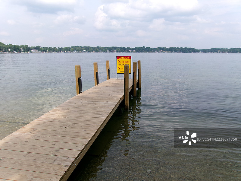 湖泊与天空的美丽景色，劳顿，密歇根州，美国图片素材