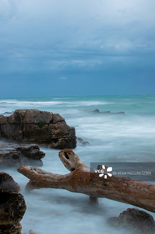 克罗地亚伊斯特拉州乌马格的海洋与天空的美丽景色图片素材