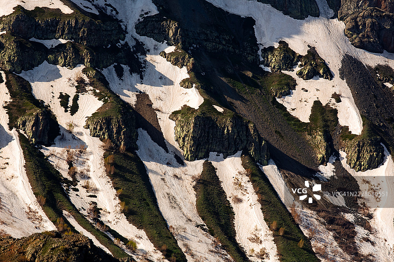 尼姆鲁特山的雪 patched 岩石坡 - 比特利斯图片素材