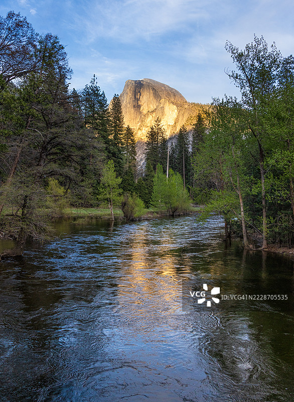 优胜美地国家公园的哨兵桥上的半圆顶图片素材