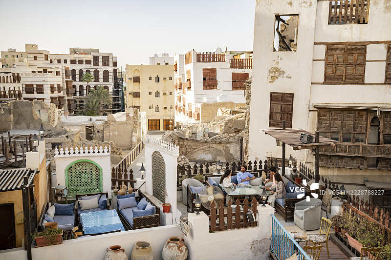 吉达老城区阿尔巴拉德的屋顶咖啡馆图片素材