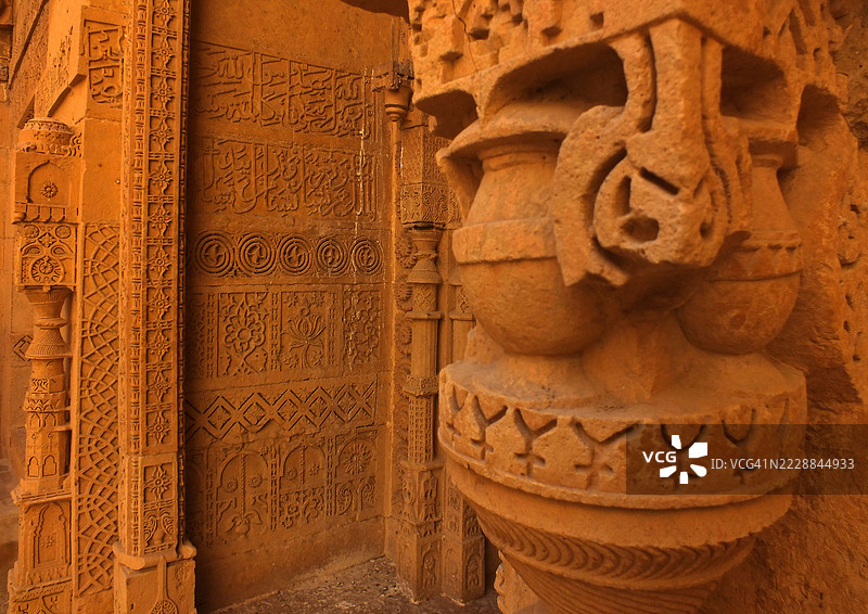 Makli的墓葬建筑细节和内部视图图片素材