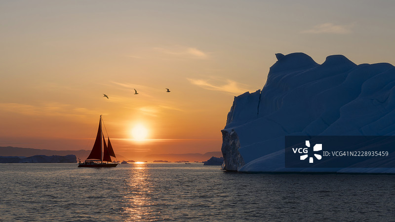 格林兰迪斯科湾的日出图片素材