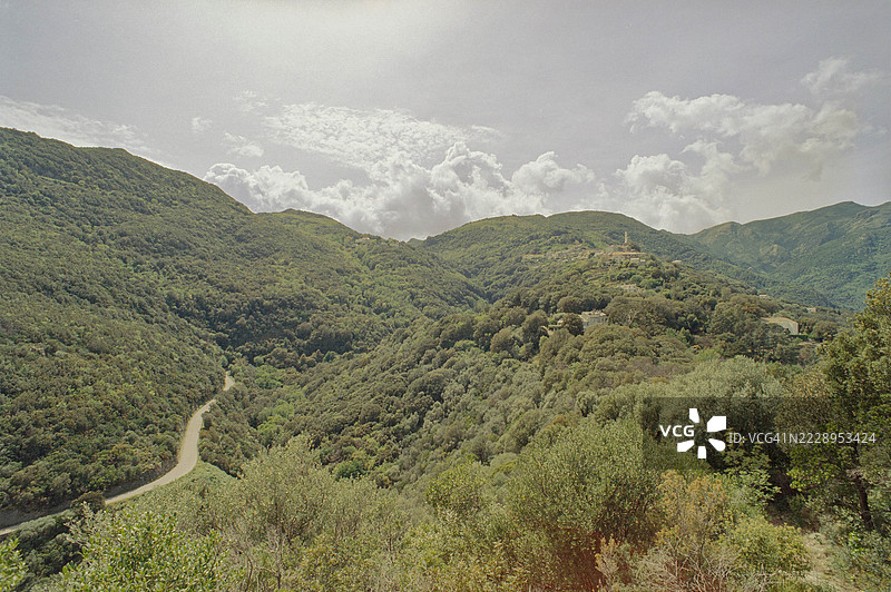 法国科西嘉岛的山脉与天空的美丽景色图片素材