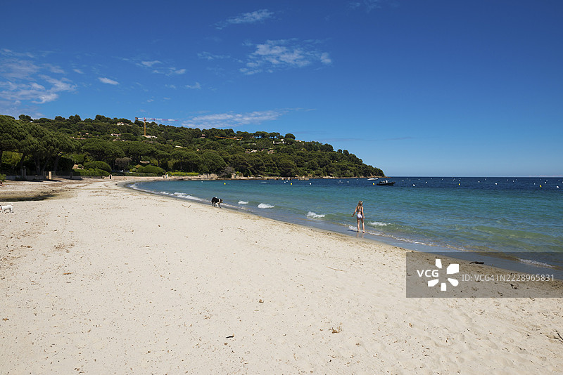 沙滩，塔希提海滩，圣特罗佩，瓦尔，法国里维埃拉，普罗旺斯-阿尔卑斯-蓝色海岸，蓝色海岸，法国图片素材