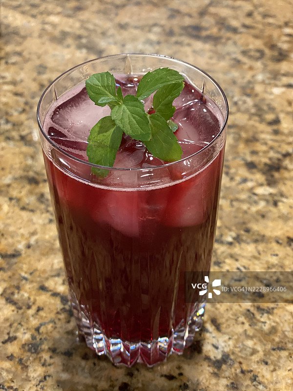 桌子上的饮料特写，恩西诺，加利福尼亚州，美国图片素材