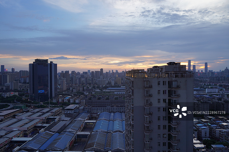 夕阳下长沙市的建筑高角度视图，湖南，中国图片素材