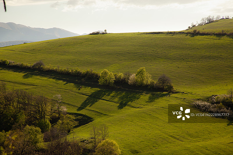 阿尔梅尼亚洛里地区的天空下风景如画的景观图片素材