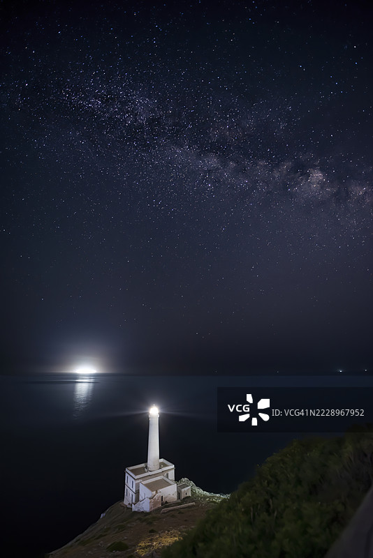 帕拉斯基亚角灯塔 - 银河 - 意大利莱切省奥特朗托的拉斯佩齐亚图片素材