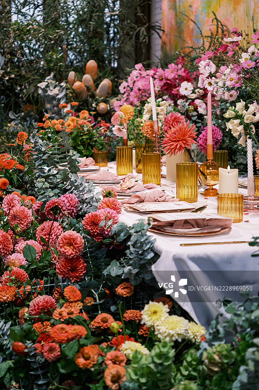 桌子上的花朵特写，墨尔本，维多利亚州，澳大利亚图片素材
