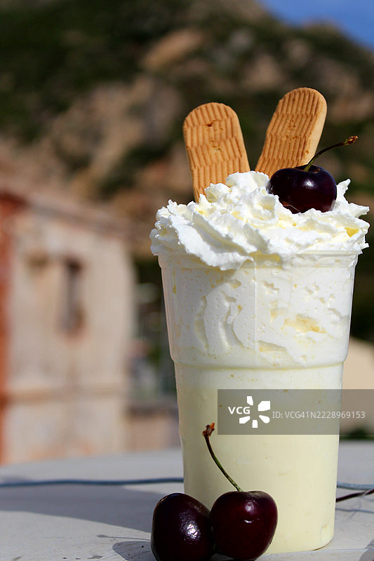 意大利撒丁岛桌上的甜点特写图片素材