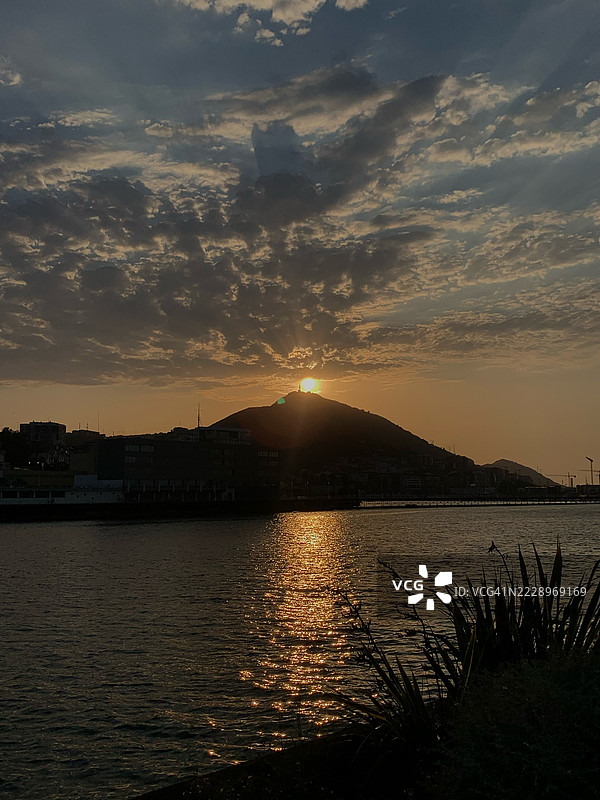 日落时分，海面与天空的美丽景色，赫赫，比斯开省，西班牙图片素材