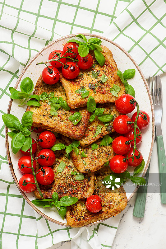 桌子上盘子里的食物俯视图，乌克兰图片素材