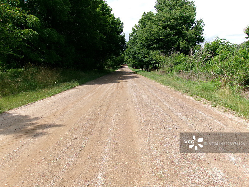 2025年7月在美国密歇根州莱奥尼达斯东北部拍摄的乡村摄影图片素材
