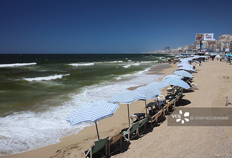 亚历山大港天际线，埃尔科尔尼什，和海岸线 - 埃及亚历山大港图片素材