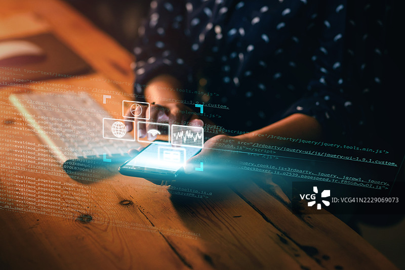 通过互动智能设备和虚拟图形表现的数字创新图片素材